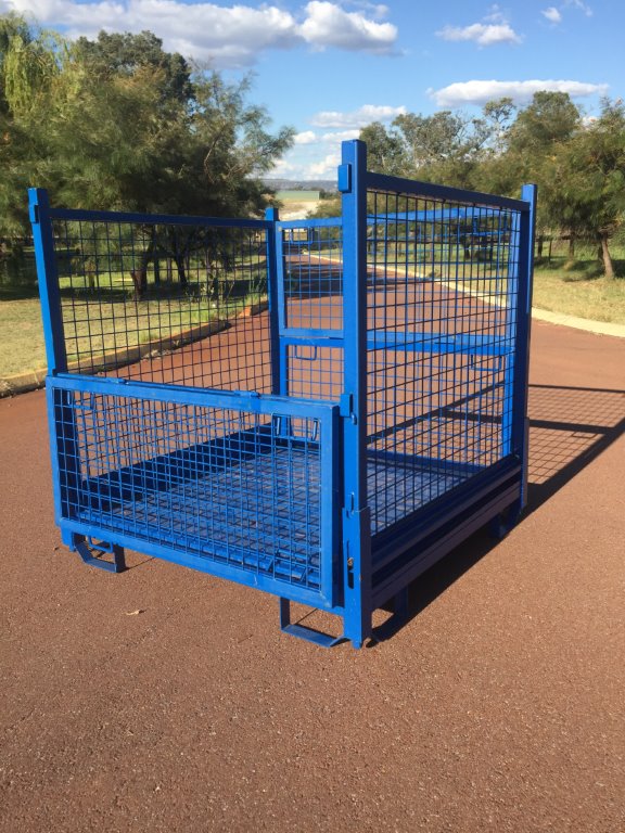 Collapsible transport cage 308
